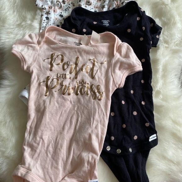 [gerber organic] set of 3 short sleeved onesies EUC #10 - Picture 1 of 5
